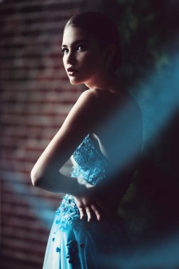 gizemli çekici bayan