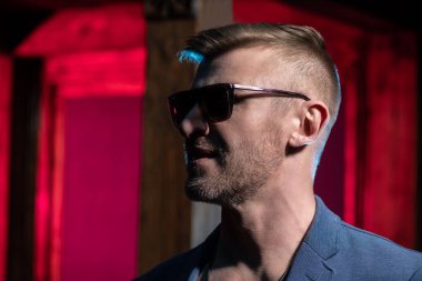 erkekler için acımasız saç kesimi