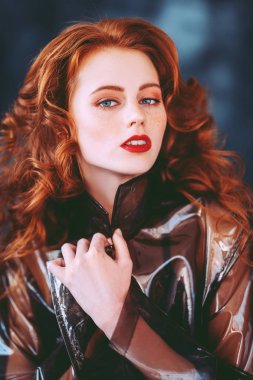 çok güzel kızıl saçlı kadın