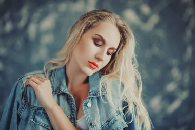 romantik sarışın Bayan