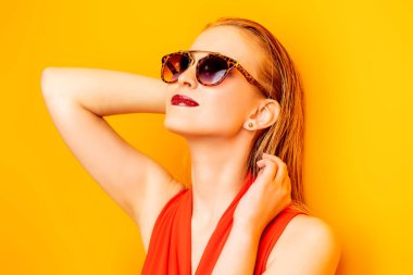 yaz için güneş gözlüğü