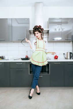 bakım genç ev hanımı