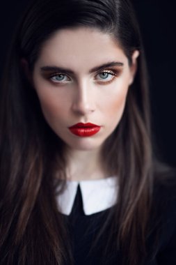 serin karanlık bayan