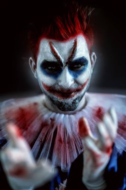 kızıl saçlı joker adam