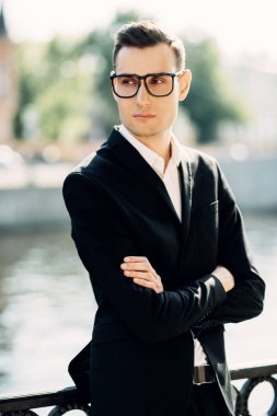 modern genç işadamı