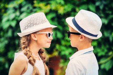 yaz bahçesi ve çocuklar