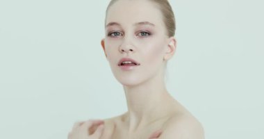 muhteşem sarışın model