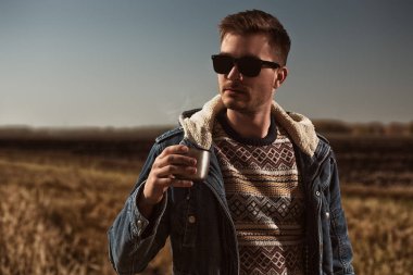 acımasız şık adam