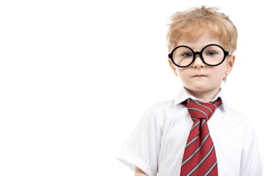 ciddi genç okul çocuğu