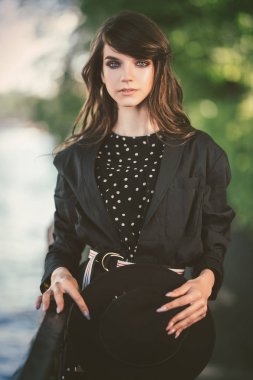 Çekici Genç Kadın