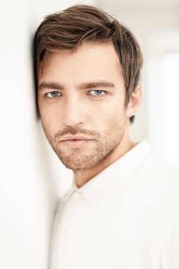 yakışıklı delikanlı