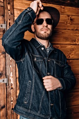 çekici, yakışıklı adam