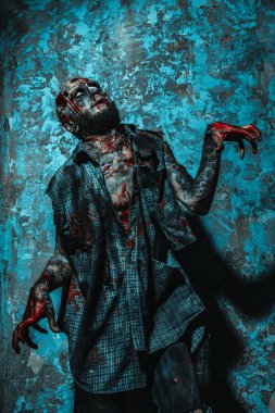 ürpertici korkunç zombi