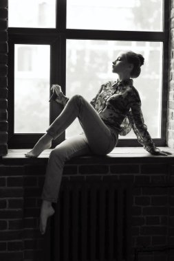 Kendine güvenen genç bayan