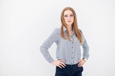 şeffaf gözlük çerçevesi