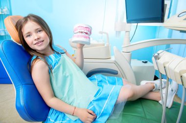 gülümseyen sağlıklı kız