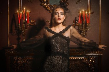 büyüleyici vampir kadın