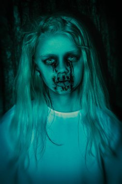 ağlayan dolly zombi