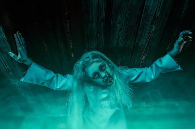 sarışın soluk zombi