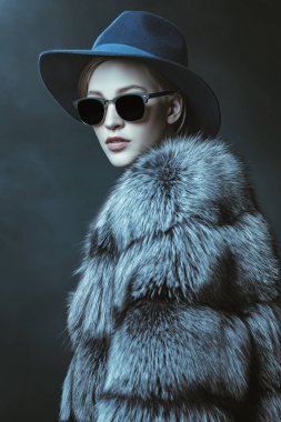 kabarık tilki ceket