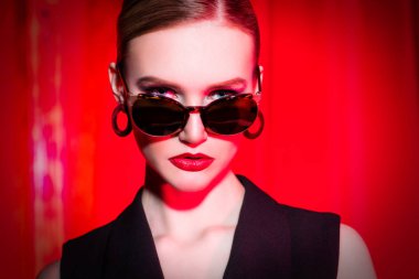 için Bayan güneş gözlüğü