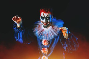 palyaço adam performansı