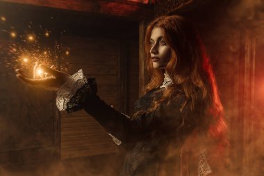 kızıl saçlı kızgın cadı