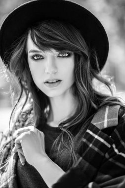 çekici büyüleyici kadın