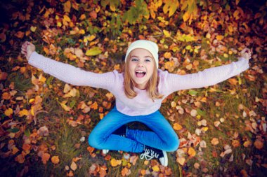 Sonbaharda mutlu bir kız