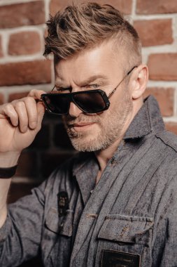 serin acımasız adam