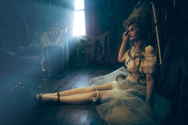 uzak bir görünüm ile depresif bayan