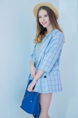 Gülümseyen tatlı kız