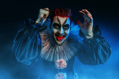 bir bıçak ile deli palyaço