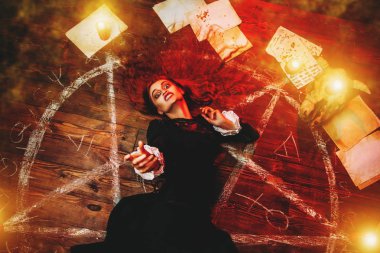 korkunç genç cadı