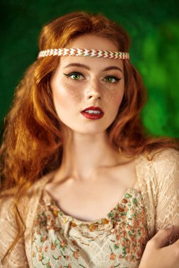 parlak kırmızı saç