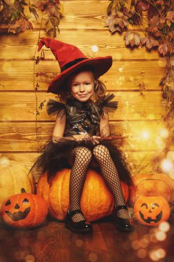 kırmızı cadı şapkası