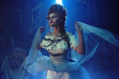 güzellik ve karanlık güçler