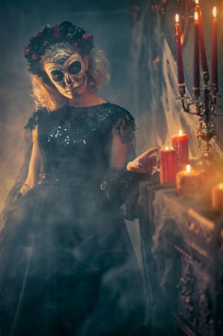 ölü karanlık bayan