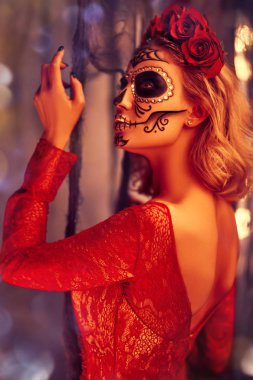 kırmızı elbiseli catrina