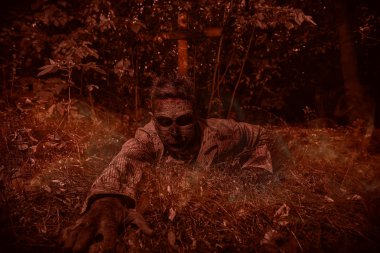 Gece mezarlığı hayaleti