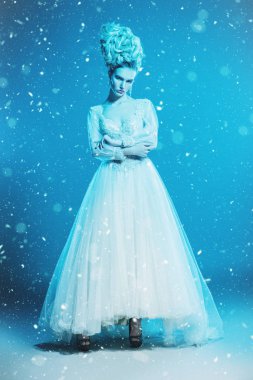 Havalı çekici bayan.