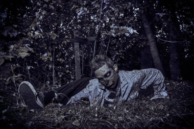 Zombi ortaya çıkıyor. Cadılar Bayramı. Heyecan. Sepya.