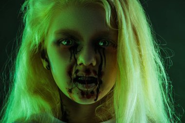 Korku filmindeki soluk benizli kızın uzay portresini kopyala. Zombi, Cadılar Bayramı.