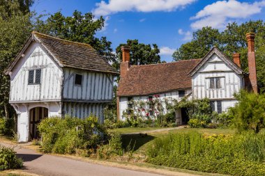 eski evleri ile geleneksel bir İngiliz Köyü