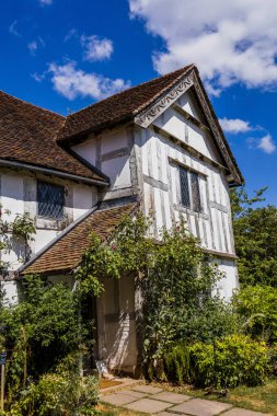 eski evleri ile geleneksel bir İngiliz Köyü