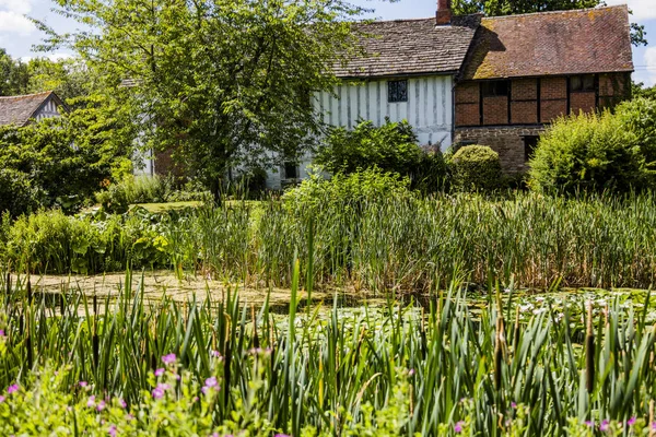 Uma Aldeia Inglesa Tradicional Com Casas Antigas — Fotografia de Stock