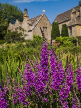 eski evleri - snowshill gloucestershire ile geleneksel bir İngiliz cotswold Köyü