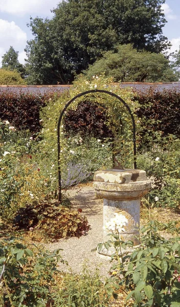 Ogród Angielski Okazałym Domu — Zdjęcie stockowe