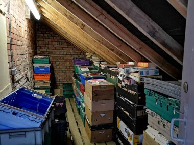 bir kitapçı ikinci el kitaplar