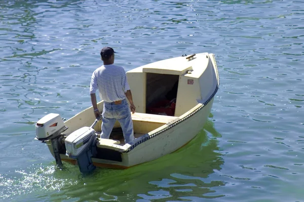 Pescador Flotando Barco Por Mar Francia —  Fotos de Stock